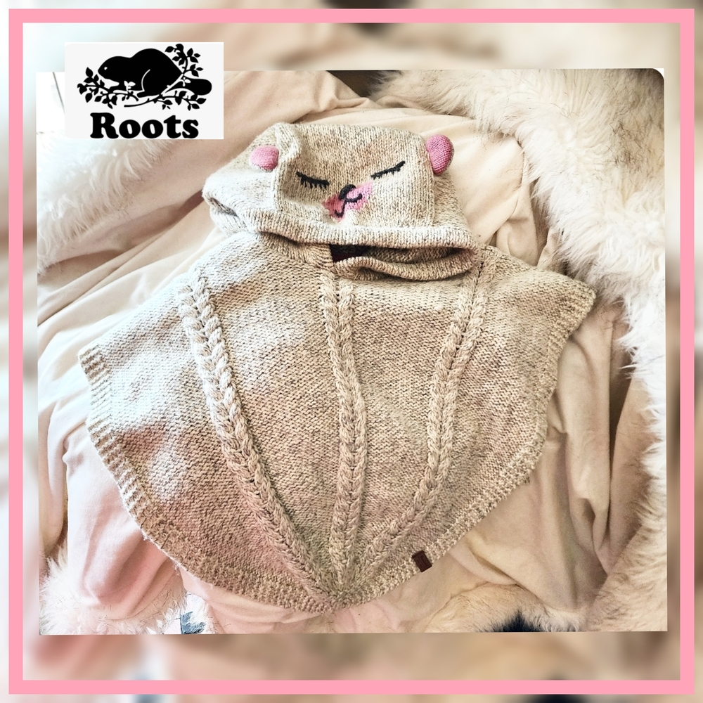 🦫 Roots Beige Knit Animal Hooded Poncho 🇨🇦